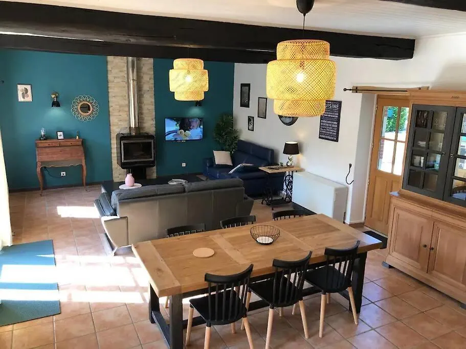 בית נופש Perreux Cottage Treve Raisin צרפת