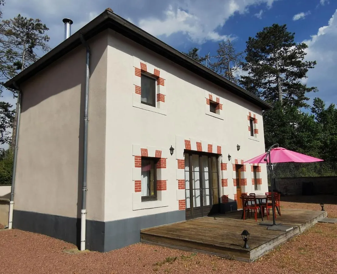 בית נופש Perreux Cottage Treve Raisin